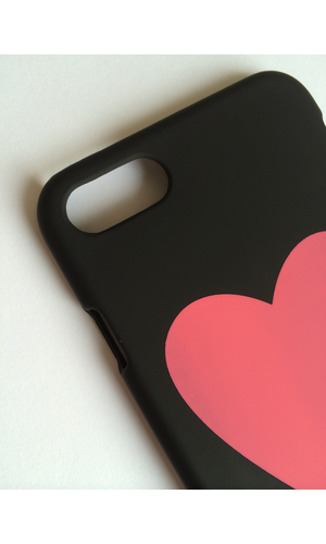 Чехол для iPhone 8 накладка пластик черная с красным сердцем
